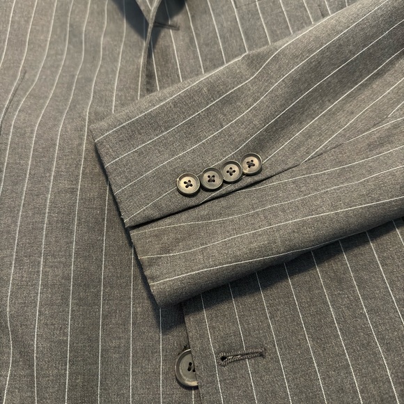 [SOLD] ISAIA Grey Pinstripe Suit In Perfect Condition - Size IT50 - Picture 5 of 7